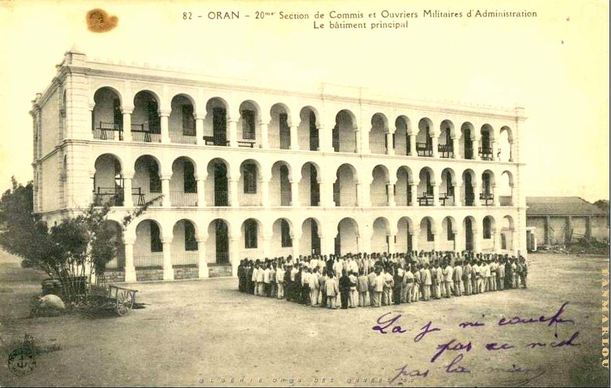 CA da- 045- Casernes artillerie et train des equipages.jpg